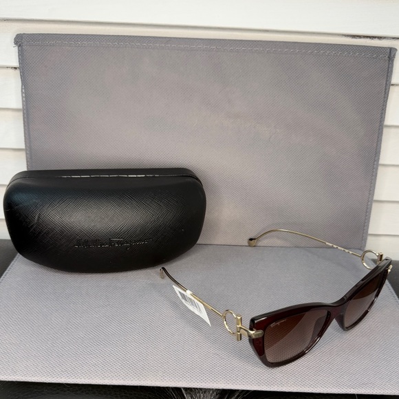 Salvatore Ferragamo Accessories - Salvatore Ferragamo Cat Eye Sunglasses SF922S Red / Gold – NWT
